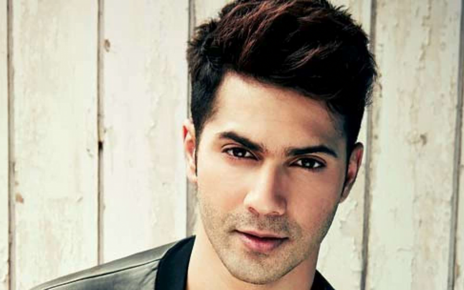 Bhediya First Look: Varun Dhawan's Eyes Roar In The Poster