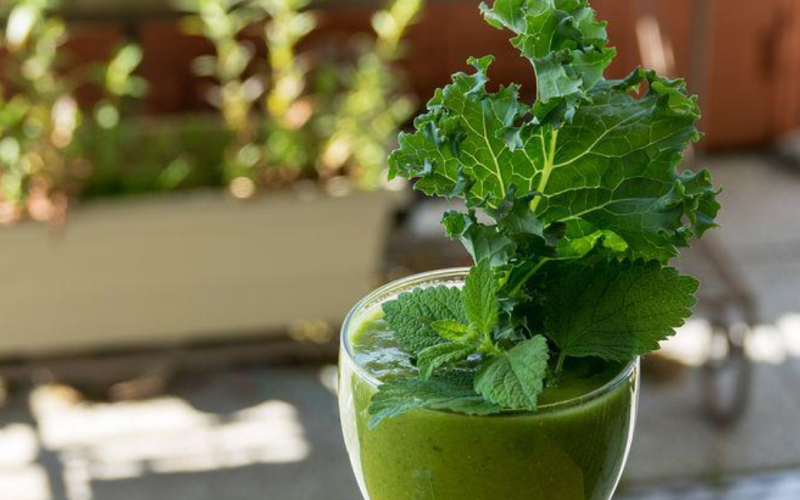 kale juice drink empty stomach everyday benefits