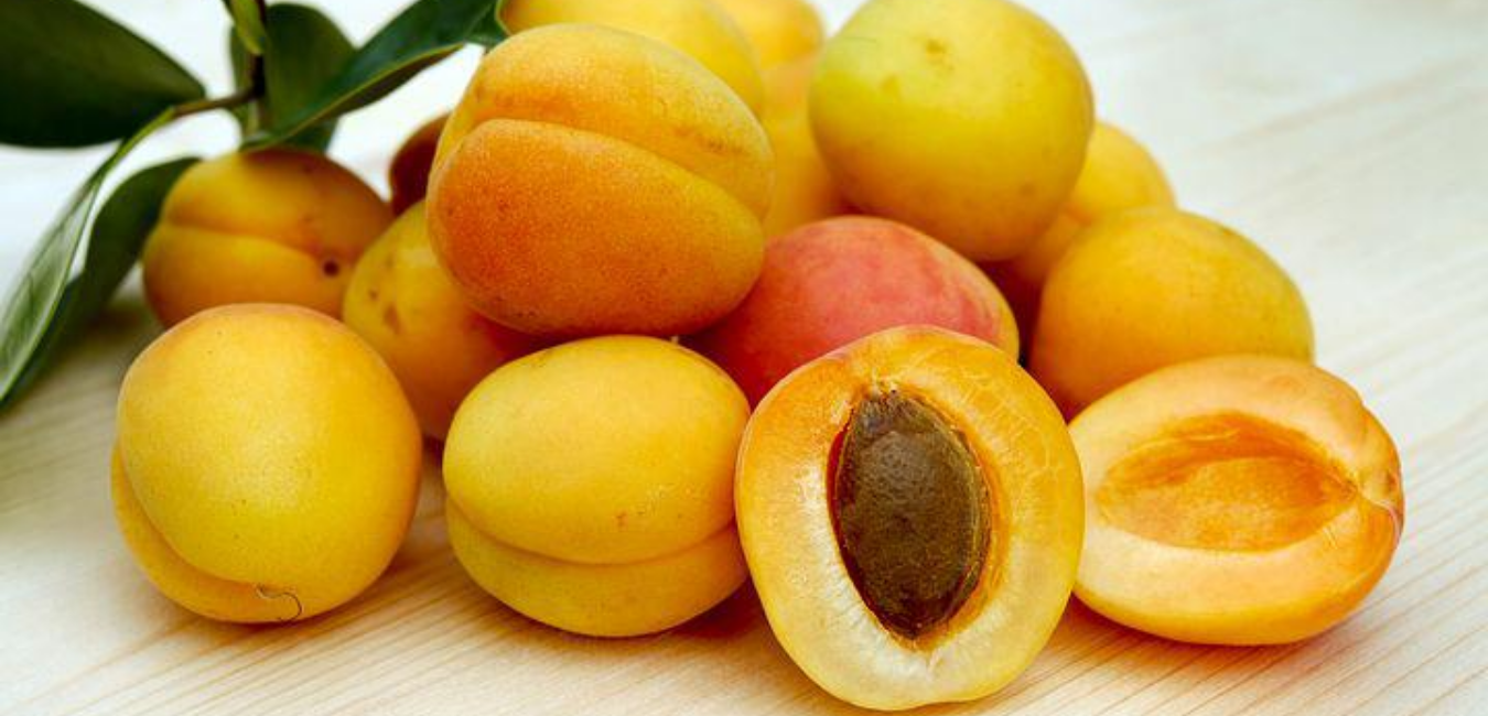 5 Benefits of eating apricots daily