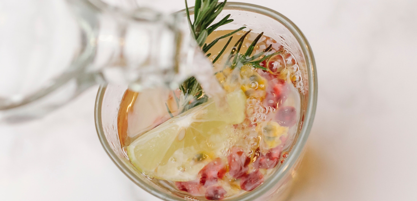 5-reasons-to-try-pomegranate-apple-infused-water