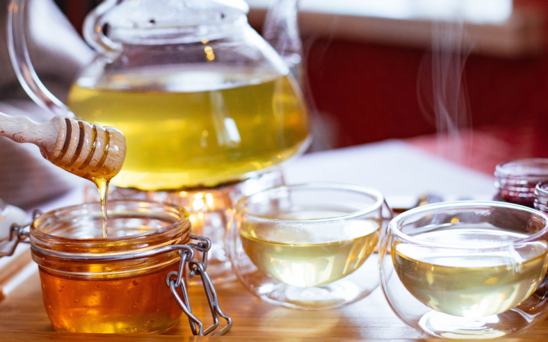 benefits-of-drinking-hot-lemon-and-honey-water