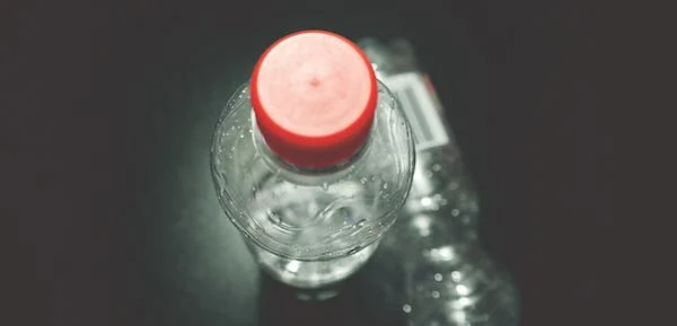 6 side effects of drinking hot water in plastic bottles
