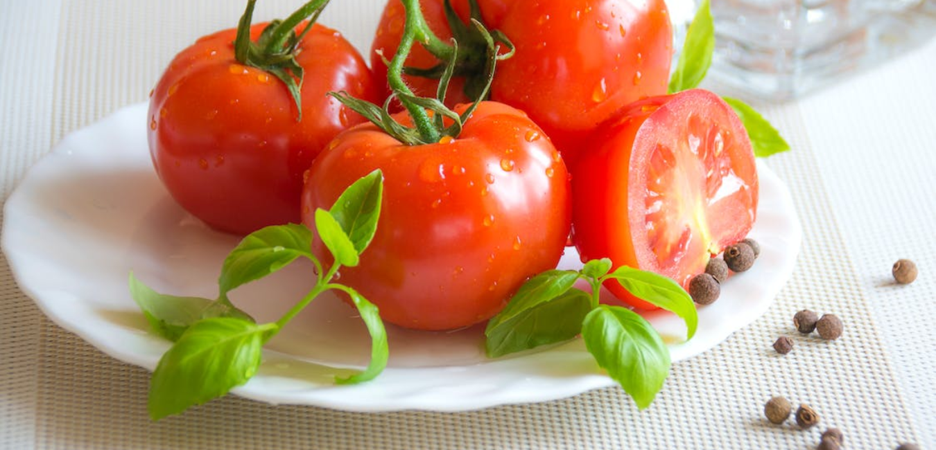 7 Reasons Why Drinking Tomato Juice Is Good For Health