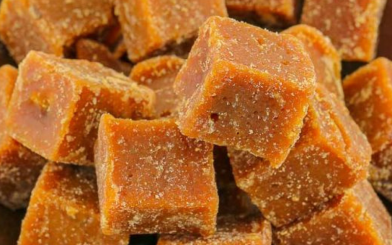 Benefits of drinking warm jaggery water.