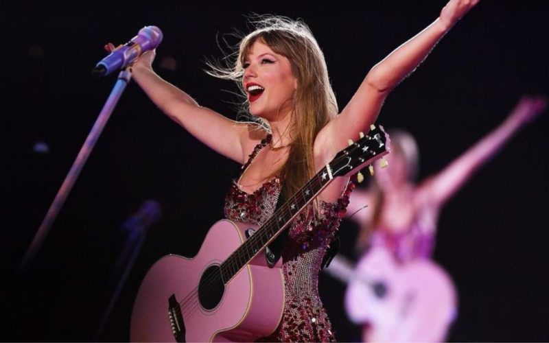 Taylor Swift surprises fans by performing live renditions of ‘Say Don’t Go’ and ‘It’s Time to Go'
