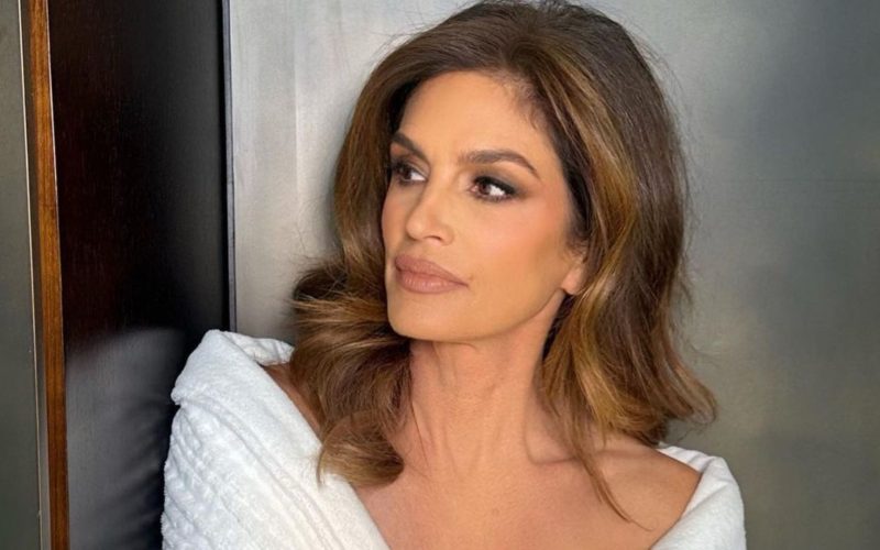 Cindy Crawford shares an old photo with Diana after her cameo in The Crown